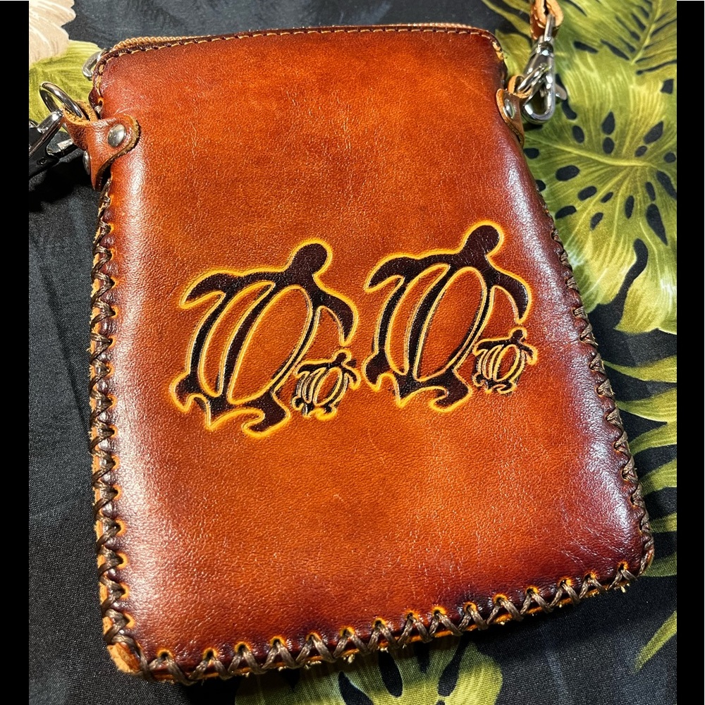 🙌🏼 FREE with purchase of $50. Small leather purse with Sea Turtle Family.